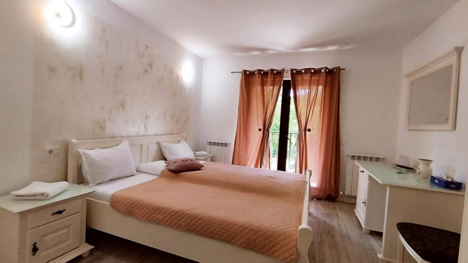 La Rascruce De Ape Hotel Sucevita Exterior foto